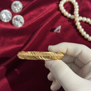 Royal V-Leaf Carved Gold Kada